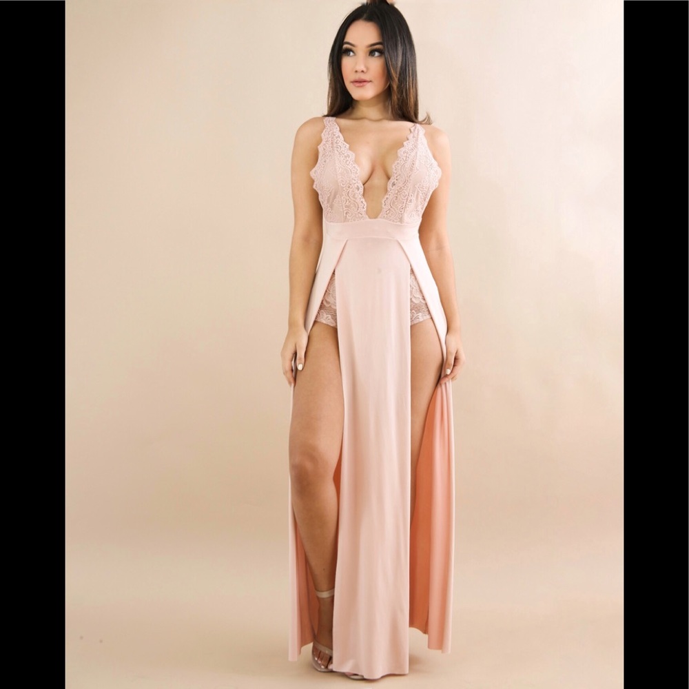 Maxi dress. Color peach. New.